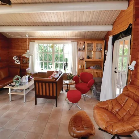 Three-bedroom Holiday In Casa vacanze *